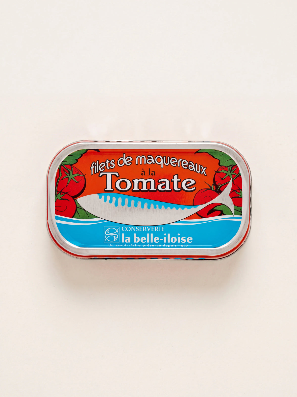 Tin of mackerel fillets in tomato sauce with red and blue packaging reading Filets de maquereaux à la Tomate
