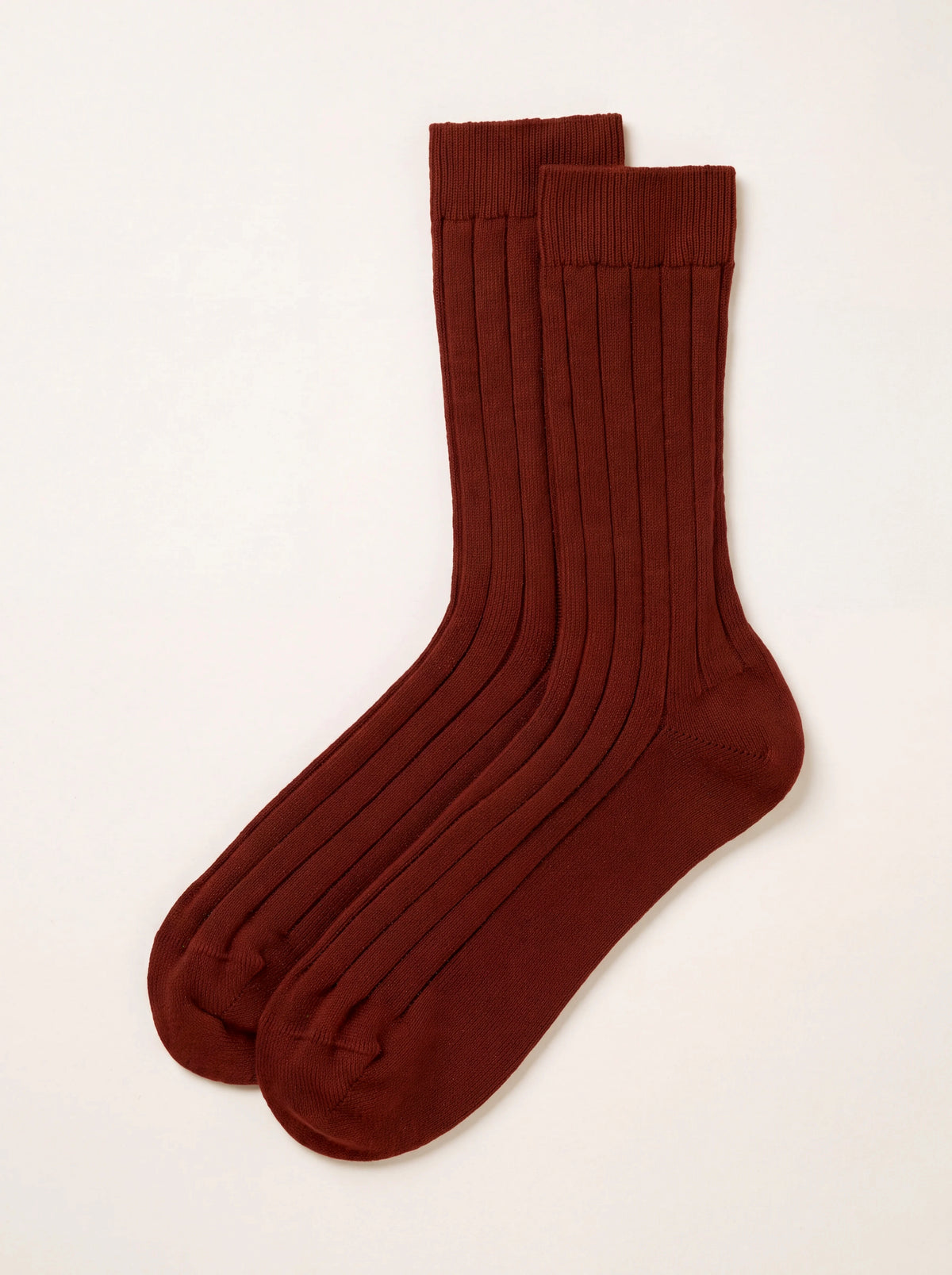 Pair of men's ribbed cashmere socks in oxblood red with smooth heel and toe