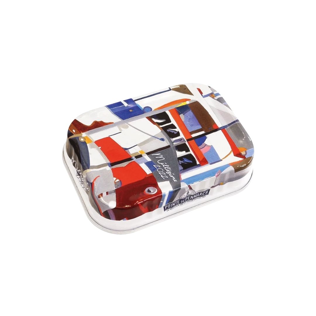 Angled view of the tin showing its depth and Pointe de Penmarc'h side branding