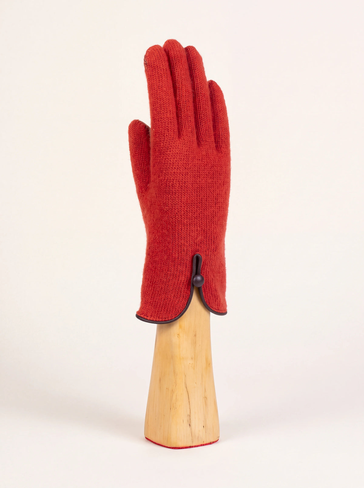 Terracotta wool and cashmere knitted glove with slit cuff, dark piping and covered button
