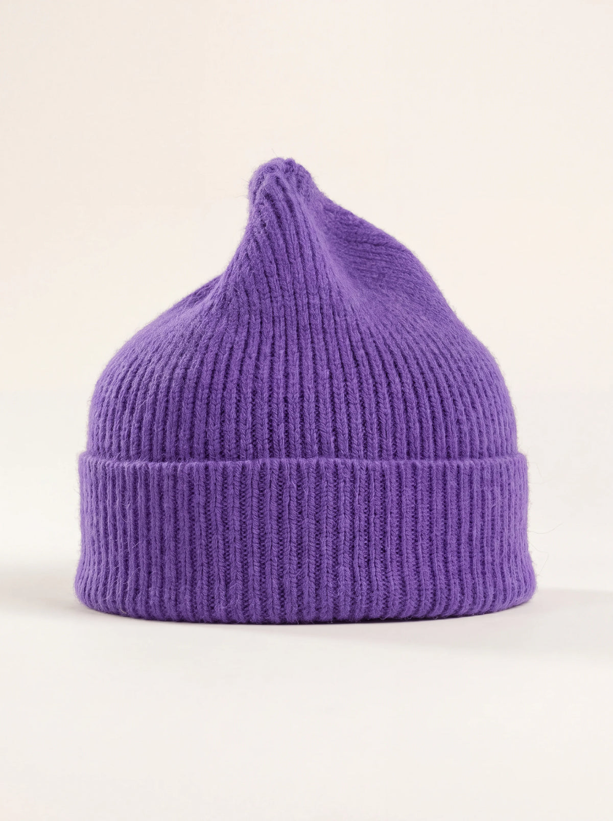 Ribbed grape purple lambswool-blend beanie with a wide turned-up cuff