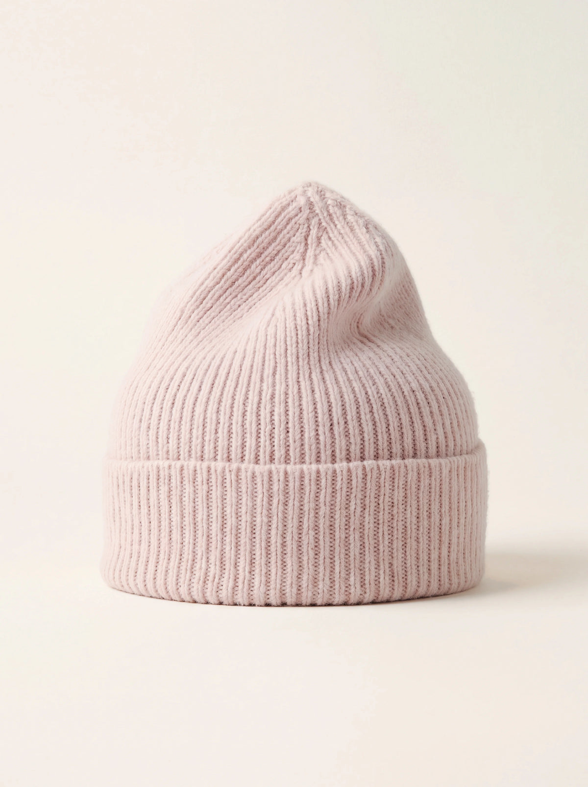 Ribbed lambswool beanie in misty rose with a wide turn-up cuff