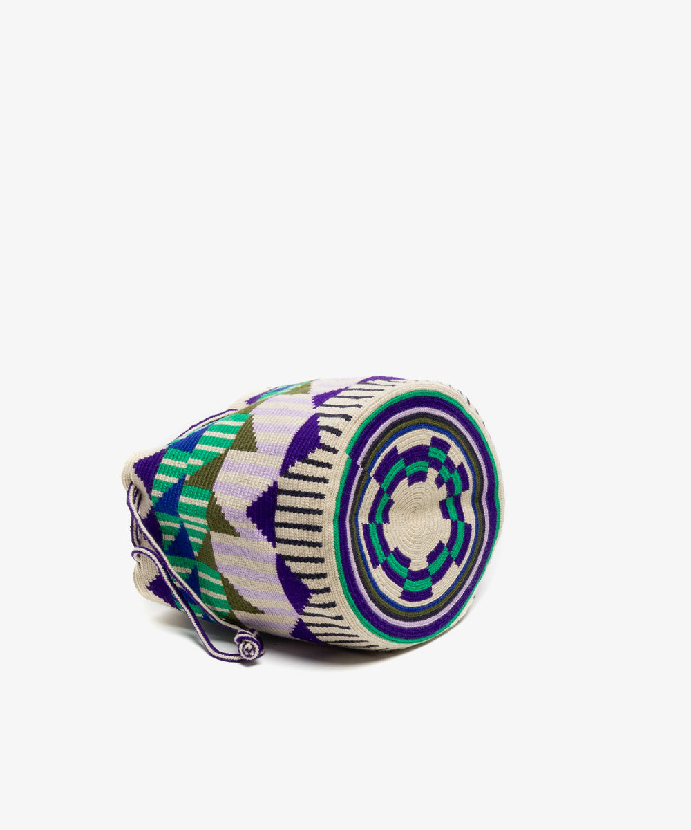 Underside of the woven shoulder bag showing the round base patterned with concentric circles